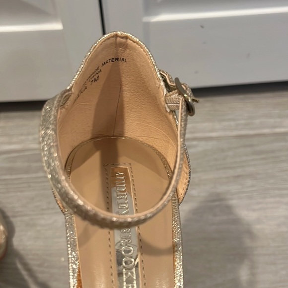 Gold heels - Picture 8 of 8